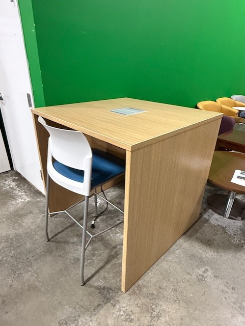 Square Collaborative Hi-Top with Power/Data