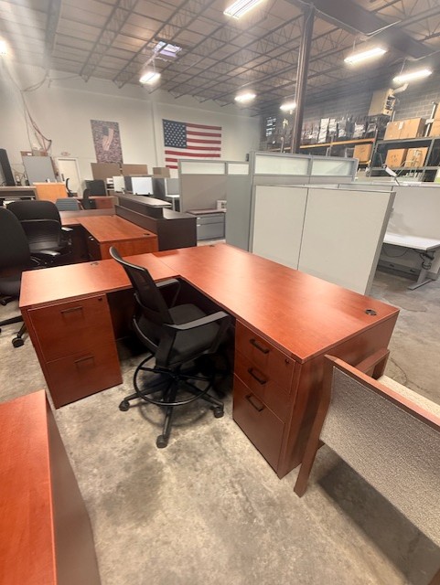 Amber L-Desks in Cherry